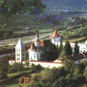 Mănăstirile salvează turismul din Moldova