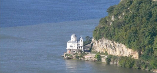 „Dunărea a bătut şi Porţile de Fier s-au deschis”
