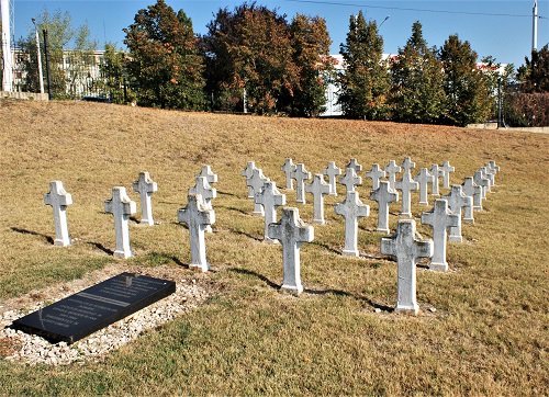O fabuloasă arhivă: cimitirele din jurul României